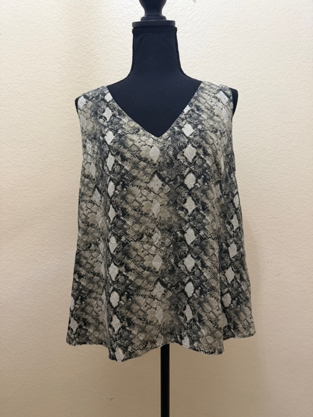 Leyden Snake Print V-Neck Camisole - Black & Cream